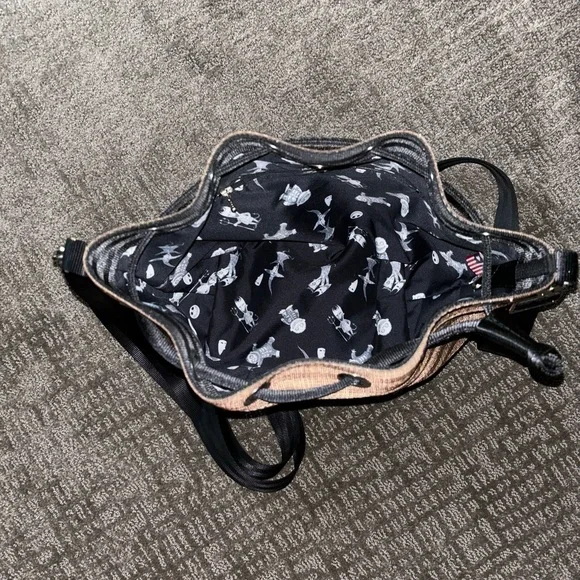 Harvey’s Oogie Boogie 25th Anniversary Edition park hopper - Picture 4 of 7